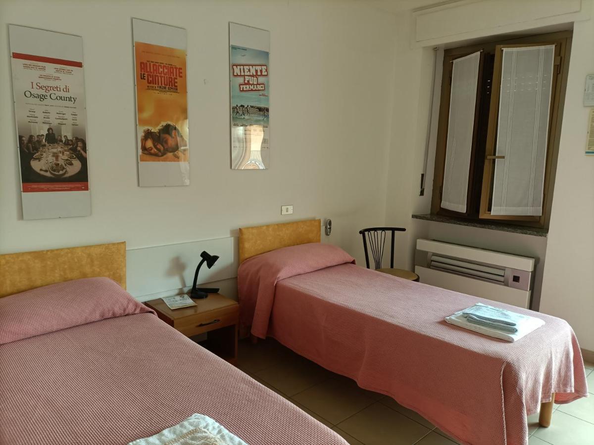 Albergo Roma Gattico ภายนอก รูปภาพ