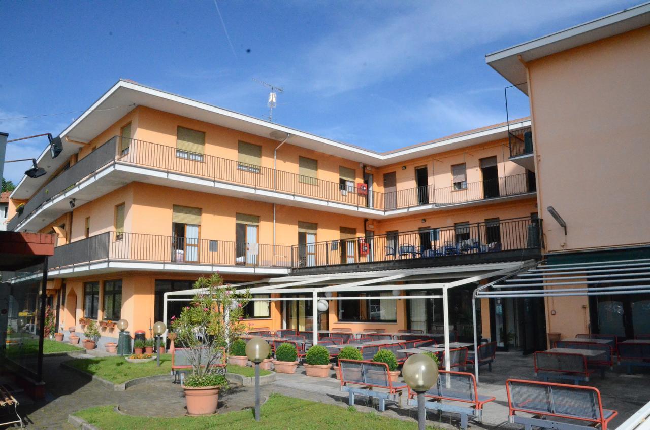 Albergo Roma Gattico ภายนอก รูปภาพ