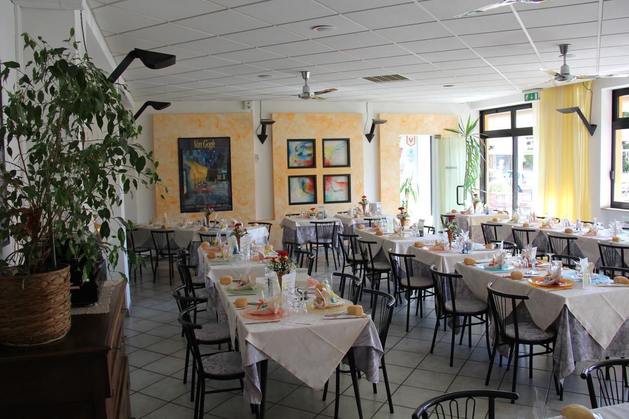 Albergo Roma Gattico ภายนอก รูปภาพ
